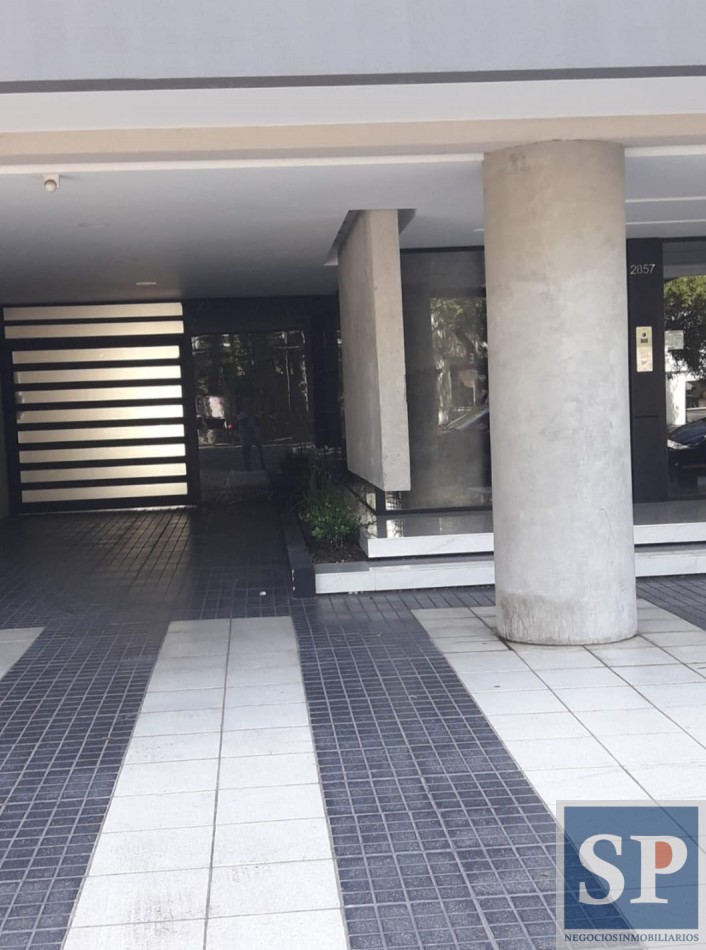 Excelente dpto. 2 amb contra frente abierto, balcon terraza y parrilla.