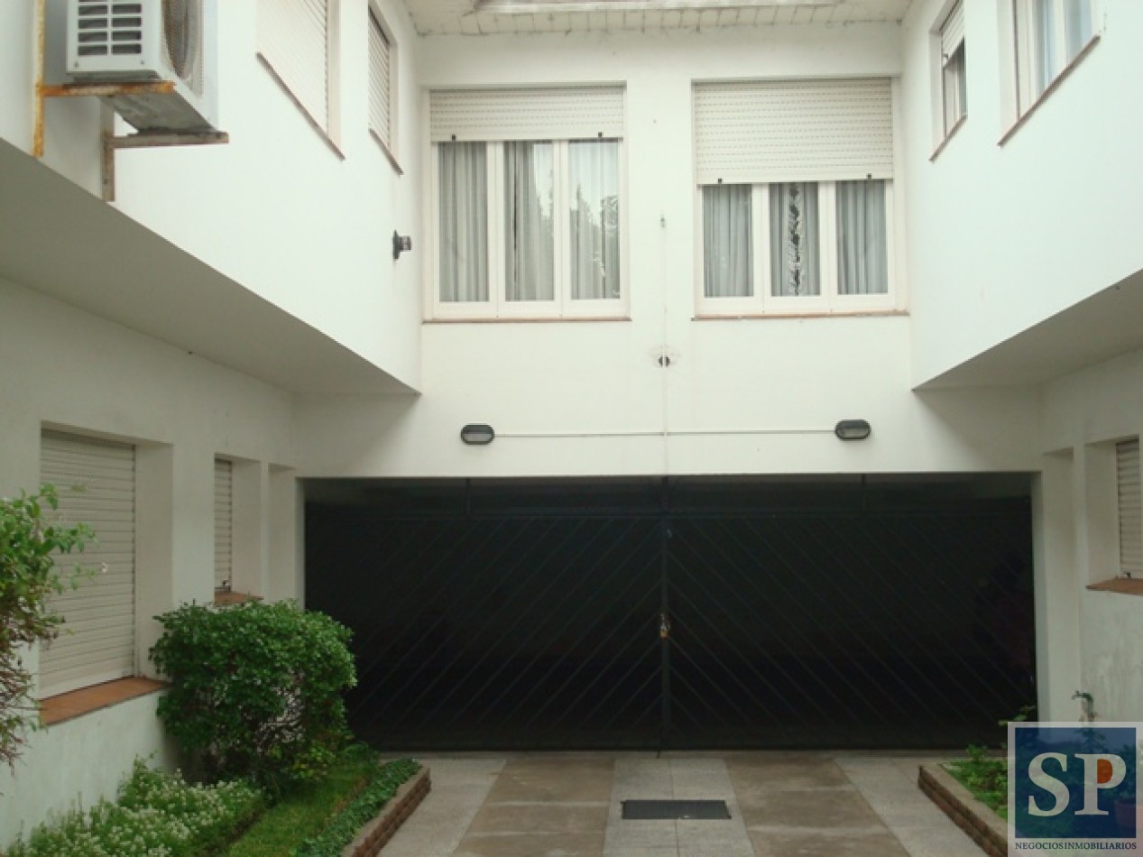 Venta departamento 3 amb y 1/2 , 1 piso, todo exterior, cochera- zona Guemes
