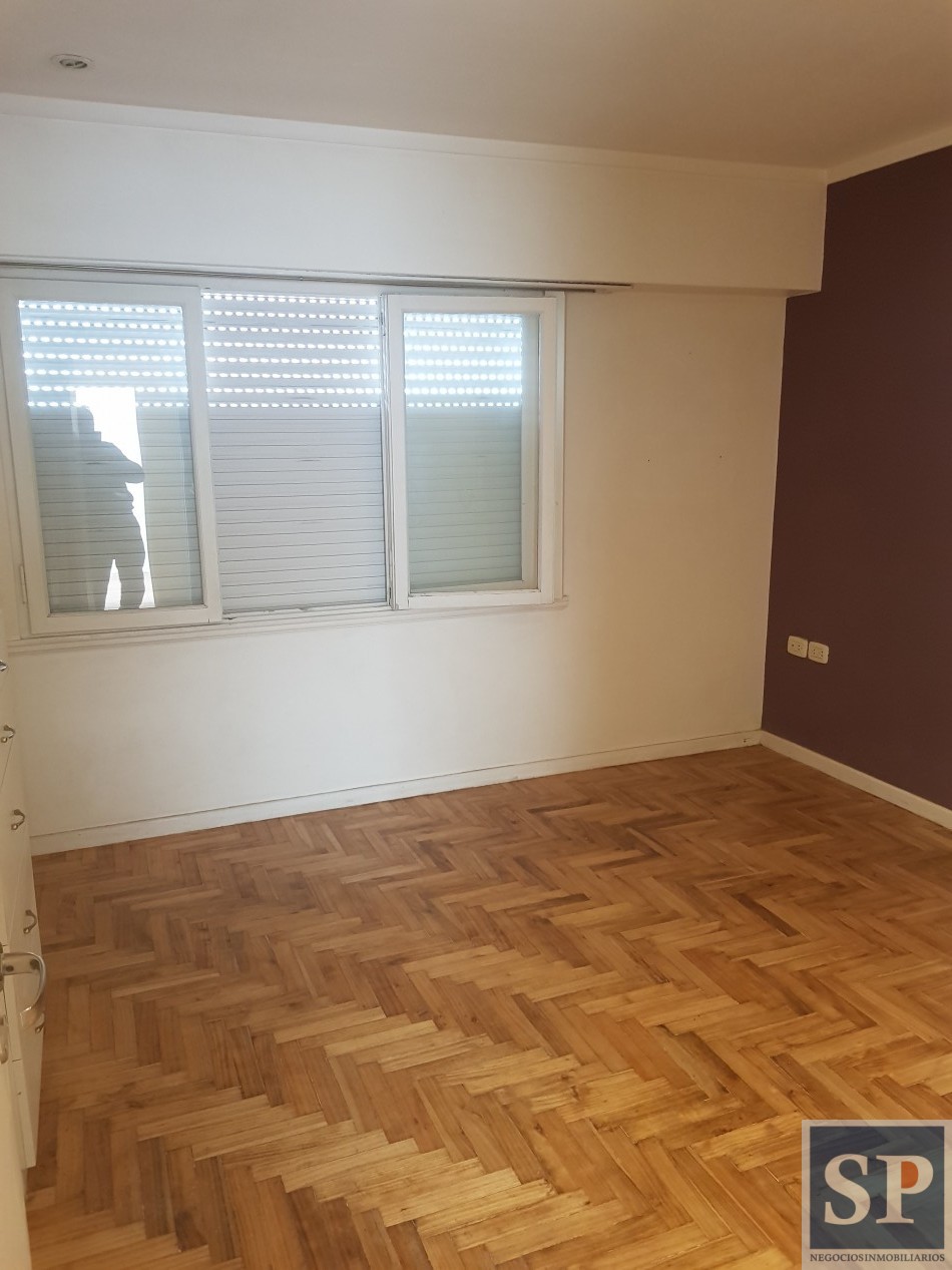 Venta departamento 3 amb y 1/2 , 1 piso, todo exterior, cochera- zona Guemes