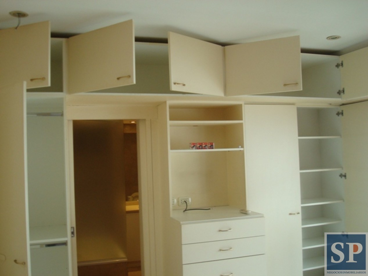 Venta departamento 3 amb y 1/2 , 1 piso, todo exterior, cochera- zona Guemes