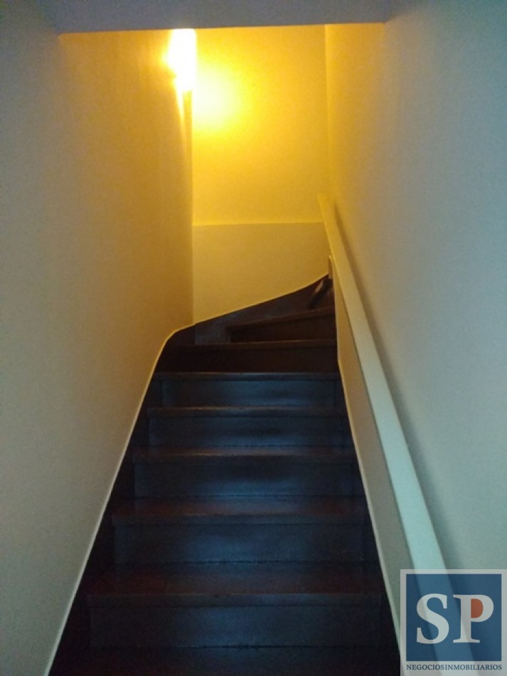 Venta departamento 3 amb y 1/2 , 1 piso, todo exterior, cochera- zona Guemes
