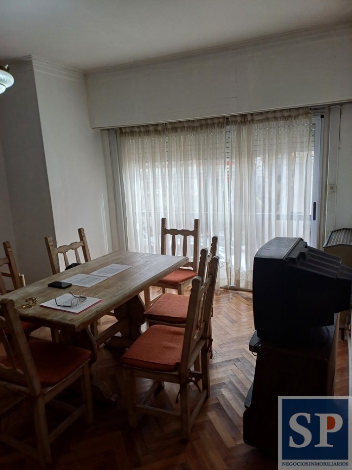VENDE DPTO. 3 AMB A LA CALLE + COCHERA FIJA