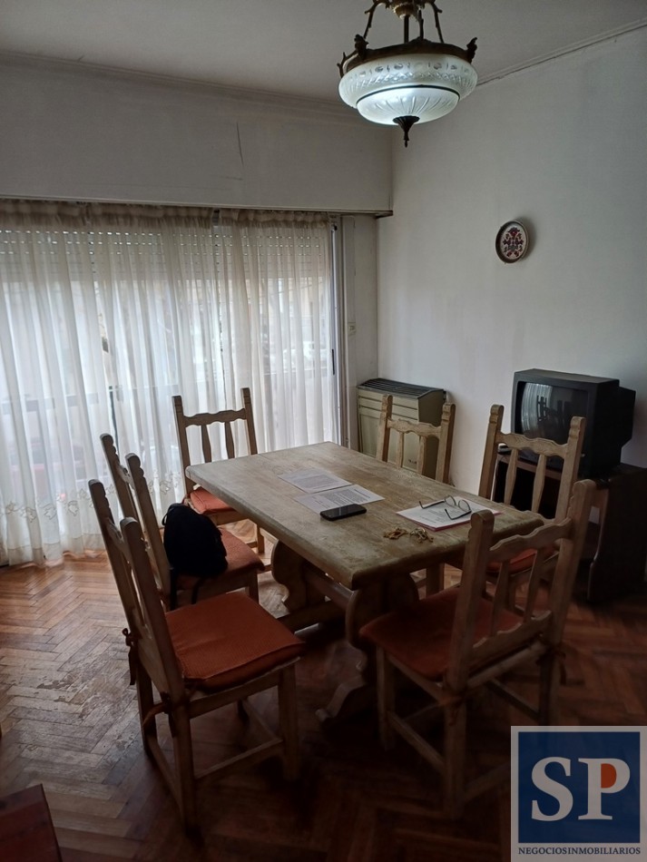 VENDE DPTO. 3 AMB A LA CALLE + COCHERA FIJA