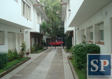 Venta departamento 3 amb y 1/2 , 1 piso, todo exterior, cochera- zona Guemes